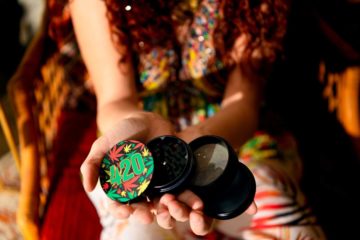 v syndicate weed 420 - 55mm 4 part grinder in hand
