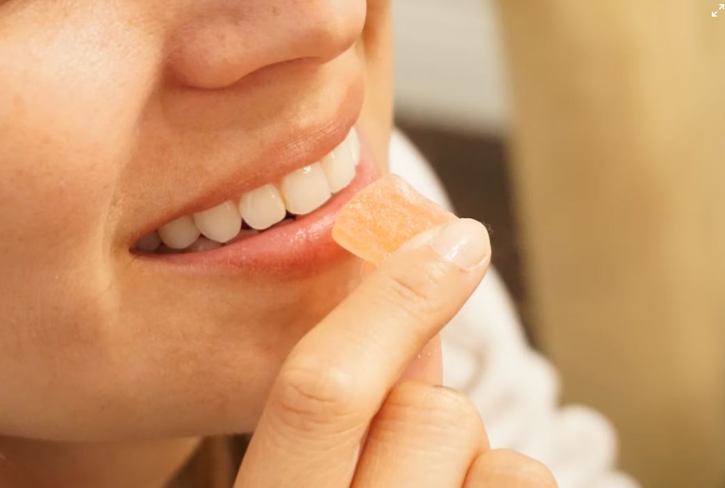 weed-gummies-eating;